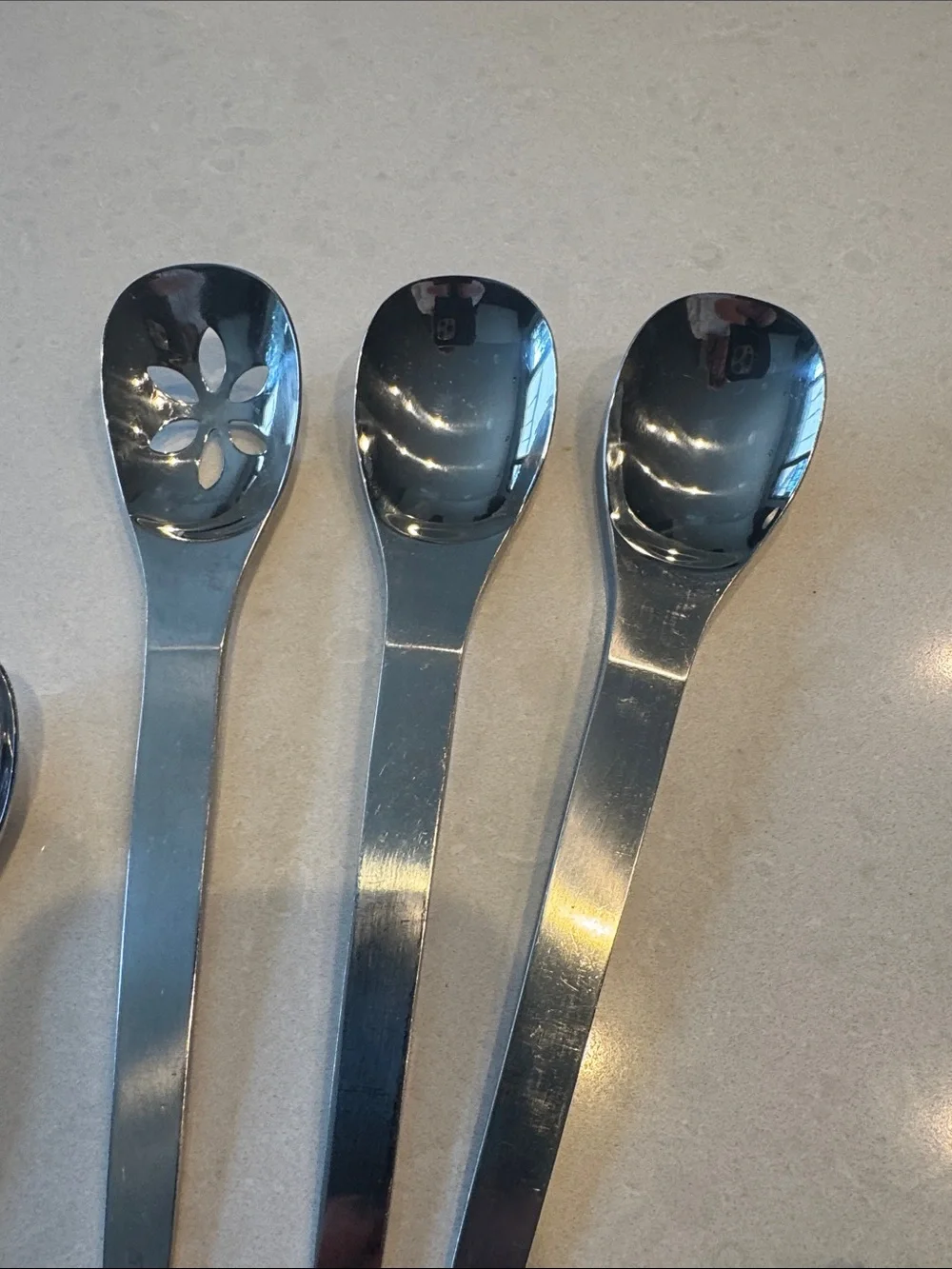 Dalia Stainless Steel Cutlery Set - Silver Flatware Collection 20/12. 8 pc
